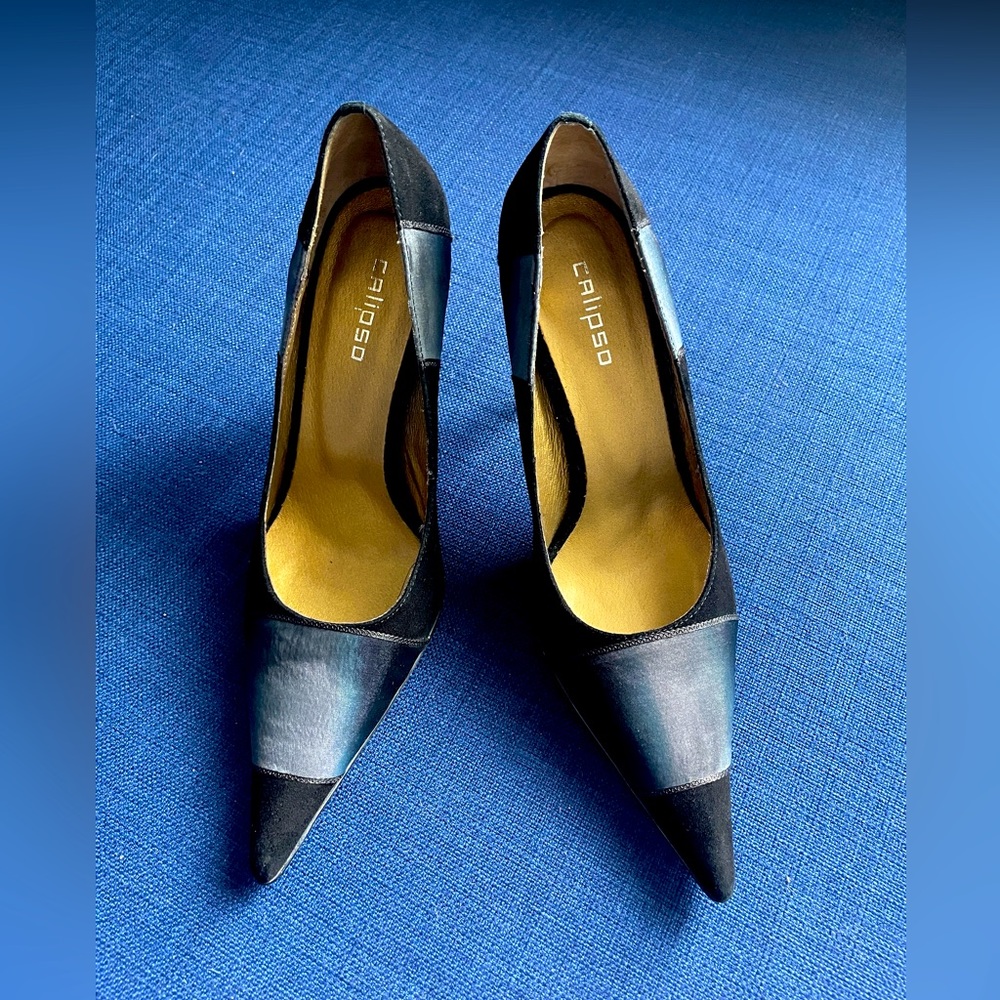Black 4-inch stiletto heels with pointy toes size 7